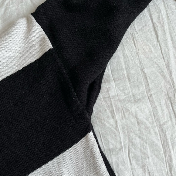 FOREVER 21 block sweater - Picture 6 of 8